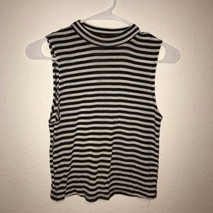 CUTE BLACK&WHITE STRIPED SLEVELESS CROP TOP